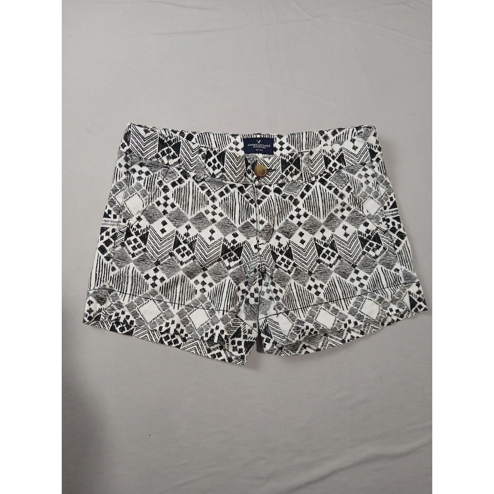 American Eagle Midi Shorts Womens 6 Black White Geometric Tribal Print Stretch